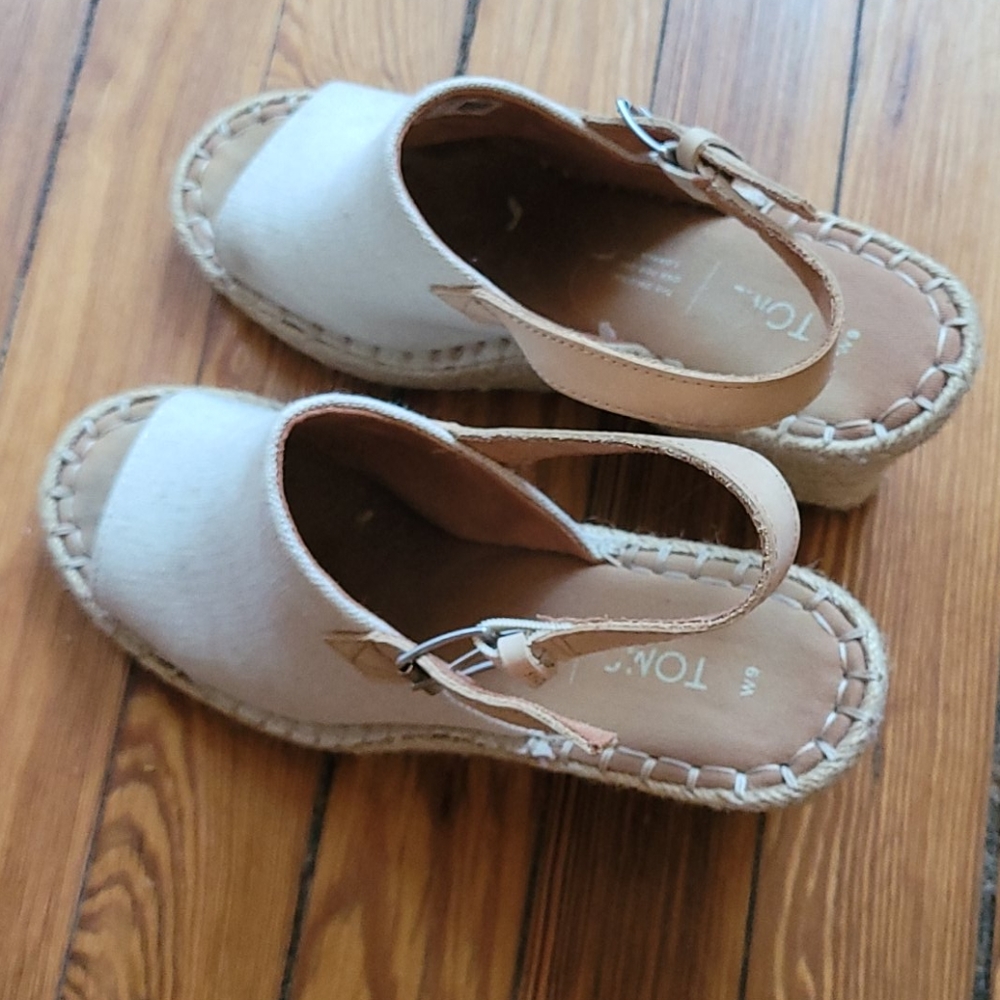 Toms